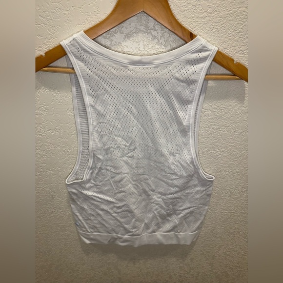 Lululemon athletica muscle tank Women's Top Sz 2 - Picture 8 of 9